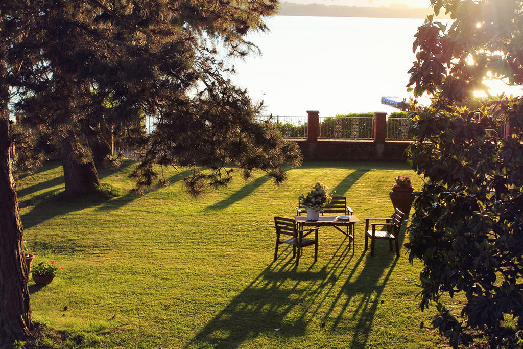 ヴィヴェローネIl Giardino Sul Lagoアパートメント エクステリア 写真